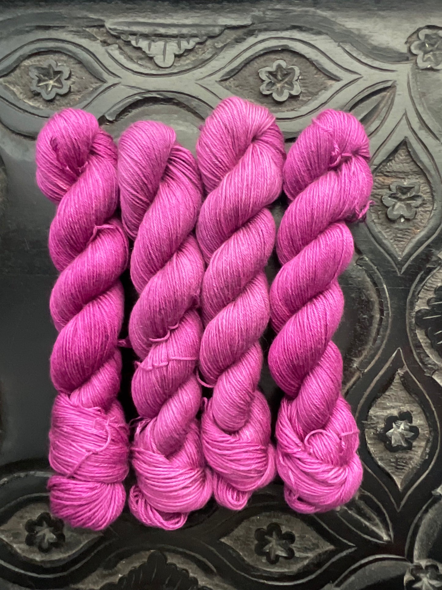 Devi BY/S-Cream Base Non-Superwash Fingering